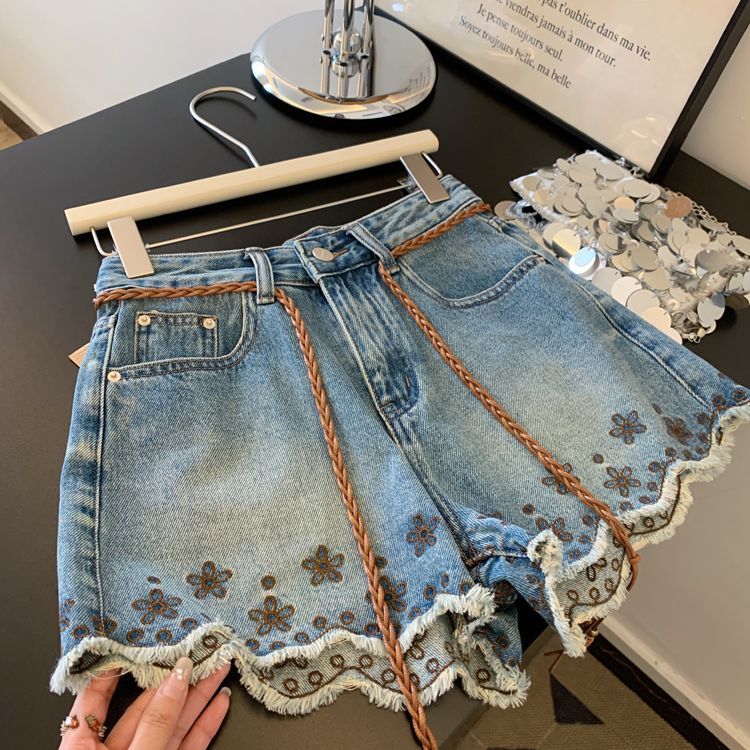 Shorts Denim Frayed - 通気性のあるヴィンテージデニムショートパンツ レディース ハイウエスト スカラップフリル裾 花柄刺繍スタイルショートパンツ 編み込みベルト付き