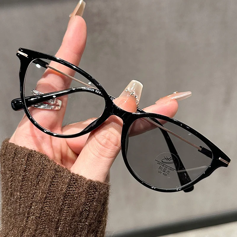 キャットアイ調光老眼鏡 男女兼用 おしゃれ ブルーライトカッ - Sunglasses Cat Eye のレビューと価格