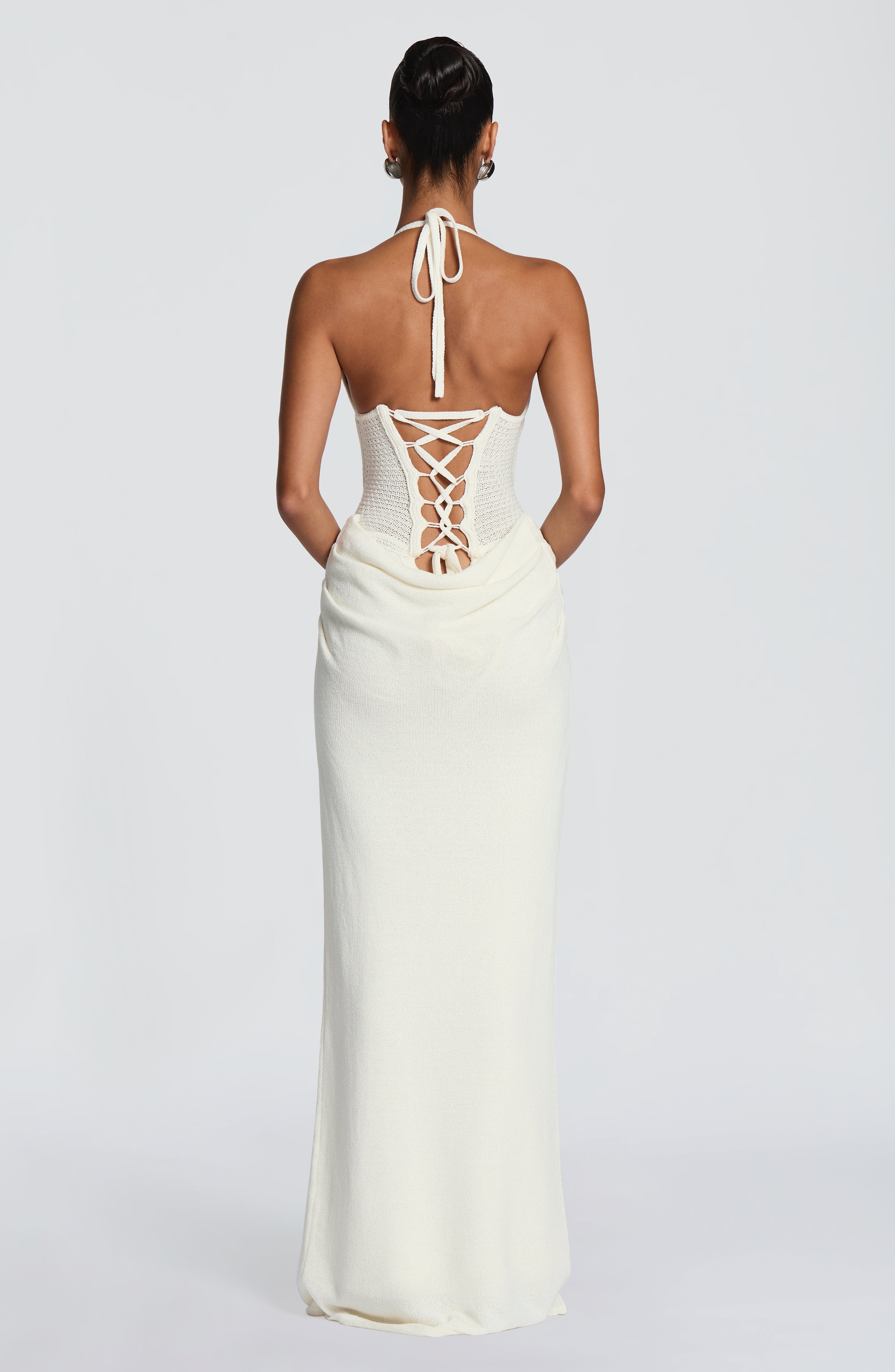 ボヘミアンスタイルのホルターネックニットマキシドレス、中空コ - Maxi Dress Halter のレビューと価格